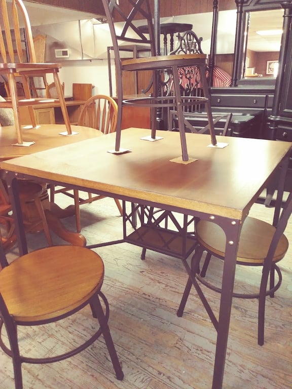 Corn’s New & Used Furniture