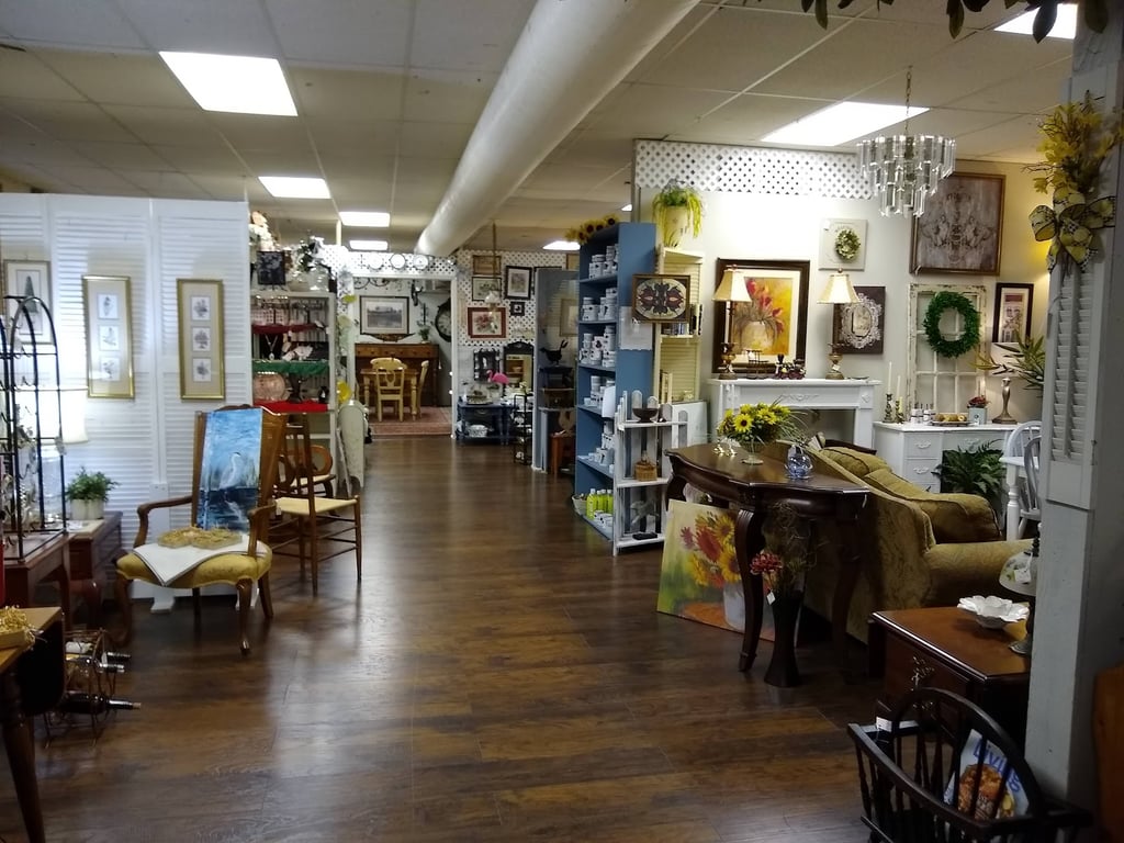 Farmhouse Market and Antiques