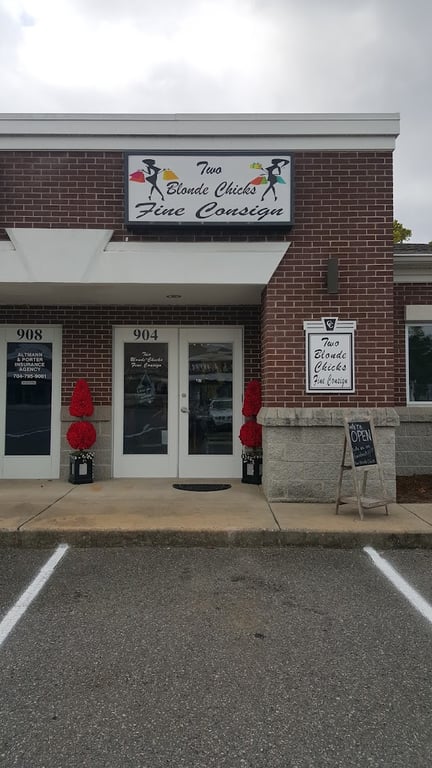 Two Blonde Chicks Fine Consign