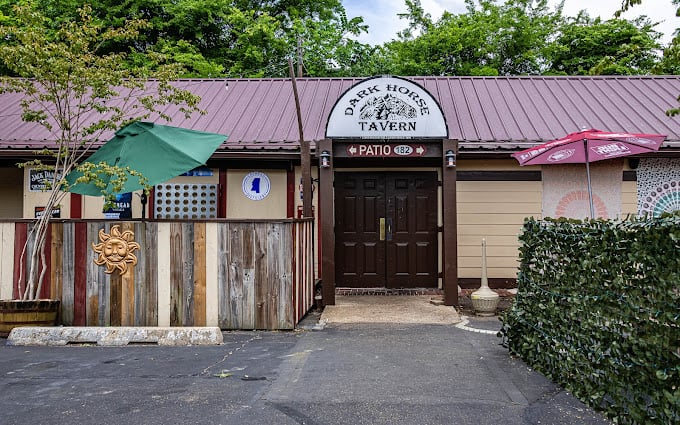 Dave’s Dark Horse Tavern