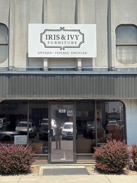 Iris & Ivy Furniture