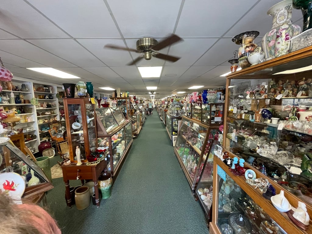Williamstown Antique Mall Llc