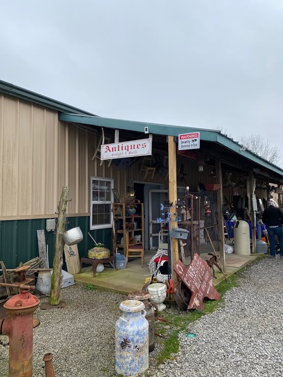 Madeline’s Antiques & Uniques