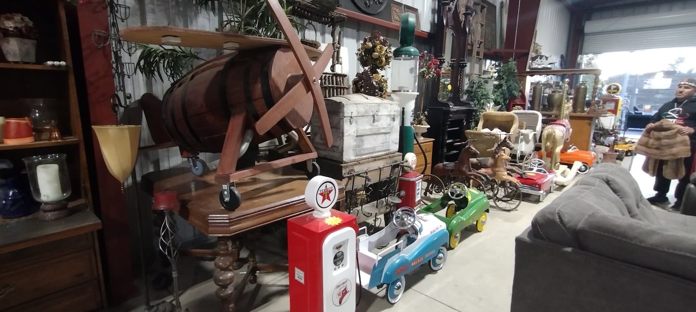 Vick’s Picks Furniture & Collectables Warehouse