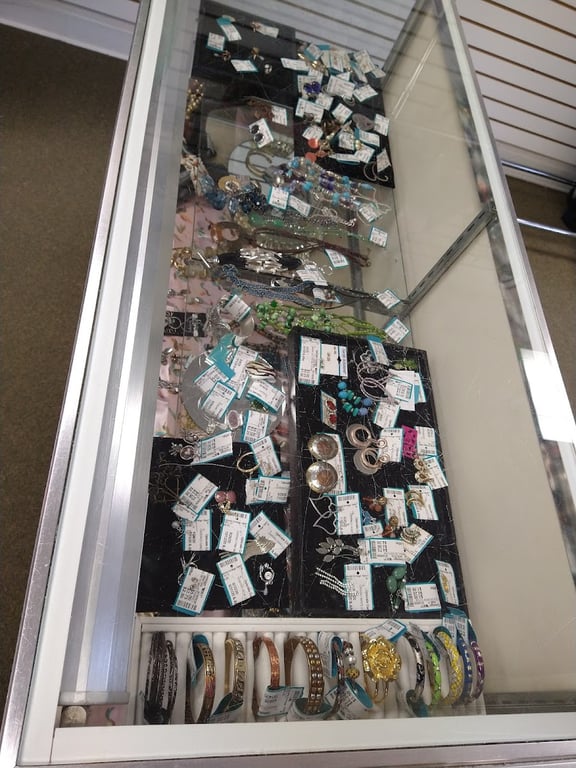 Upscale Consign*MINT*