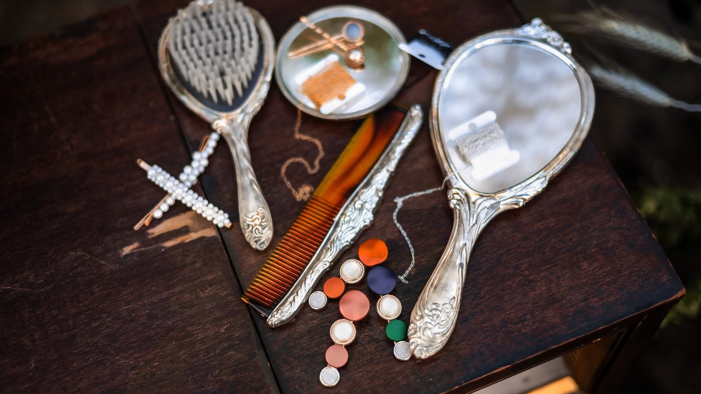 A Shade of Vintage Coloring Salon