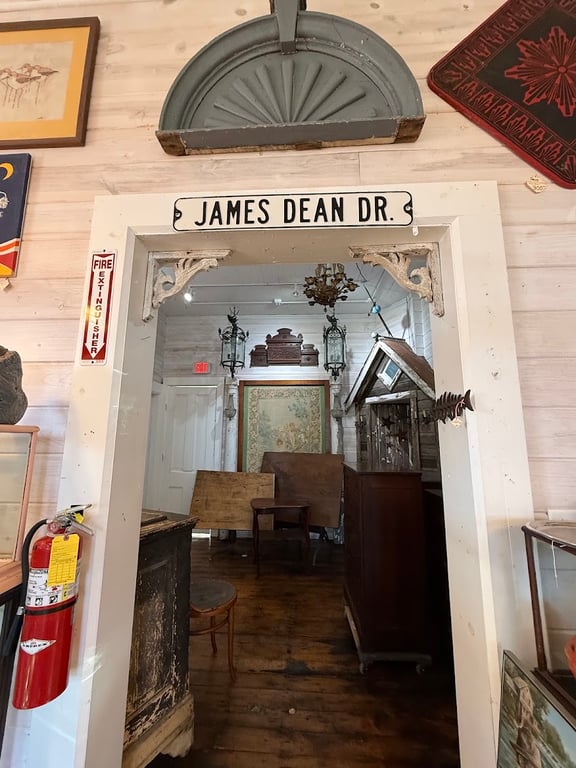 Photo of Emerald Grove Antiques and Oddities