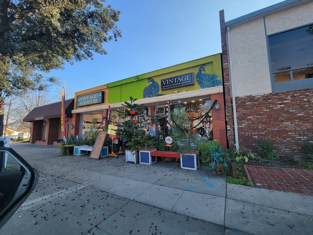 Vintage Treasures and Antiques Arcadia – NOW moved to Willie’s Vintage of Monrovia (one block away)