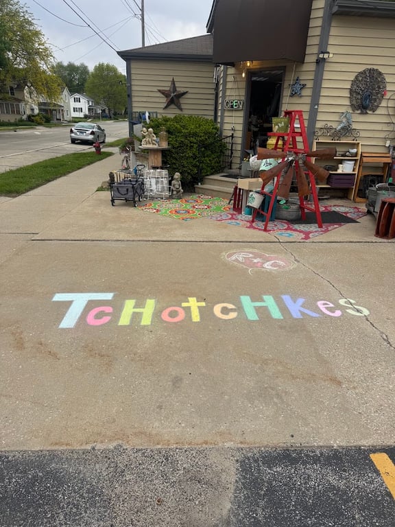 Tchotchkes – Trinkets & Treasures