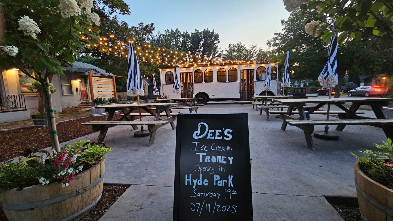 Dee’s Ice Cream Trolley