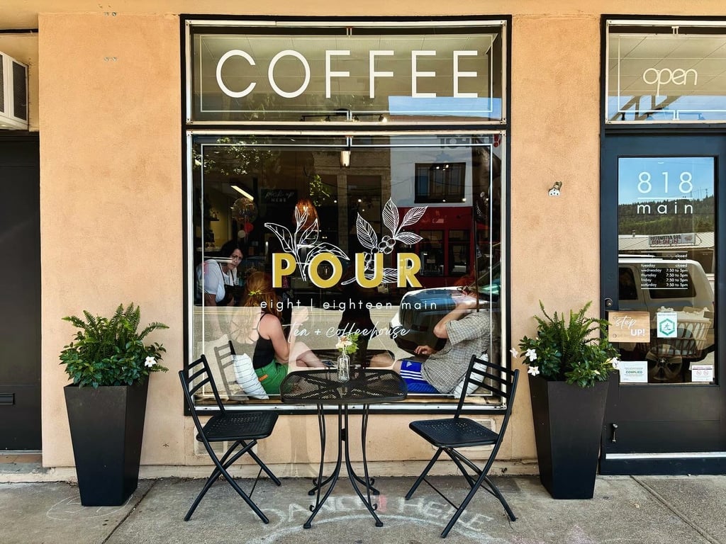 POUR 818 | tea + coffeehouse