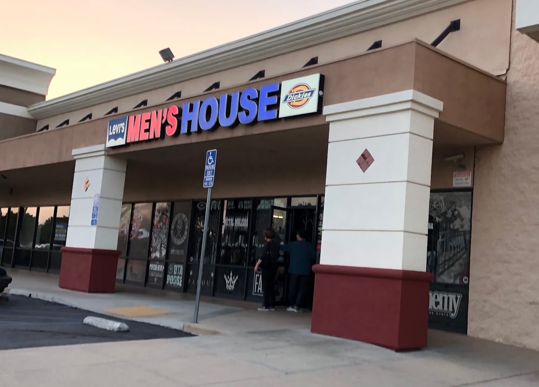 MEN’S HOUSE