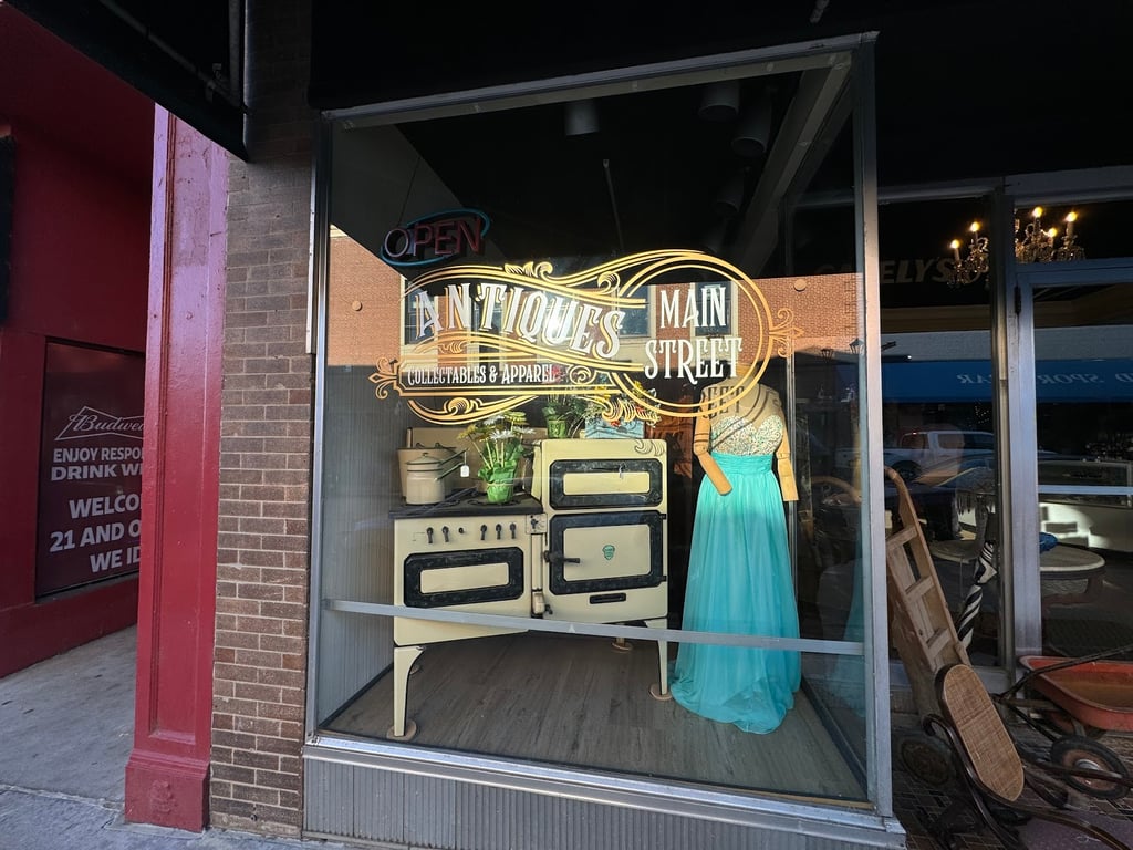 Main Street Antiques Collectables & Apparel