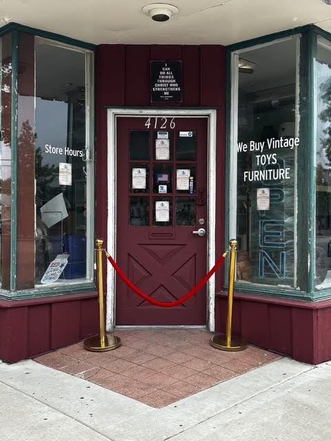 Howling Moon Antiques And Collectibles