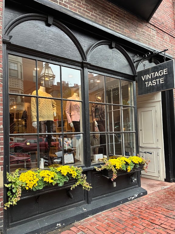 Vintage Taste – Women and Men’s New and Modern High-end Consignment