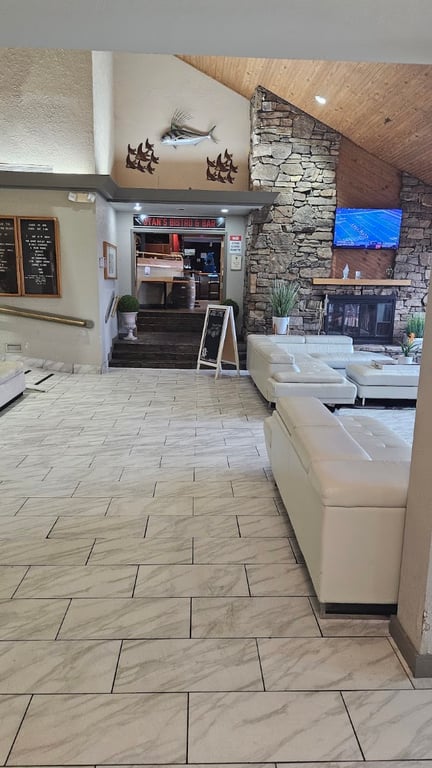 Grand Glaize Shopping Center
