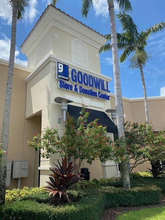 Goodwill Retail Store & Donation Center – Lantana