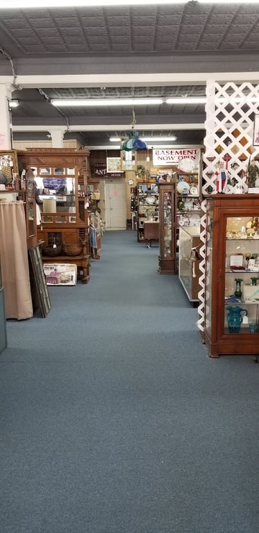 Black Cat Antiques
