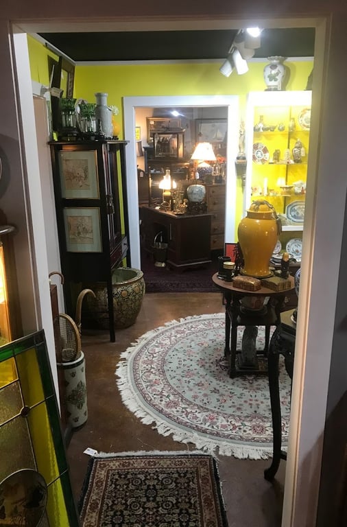 White Mtns Antique Gallery & Estate Services
