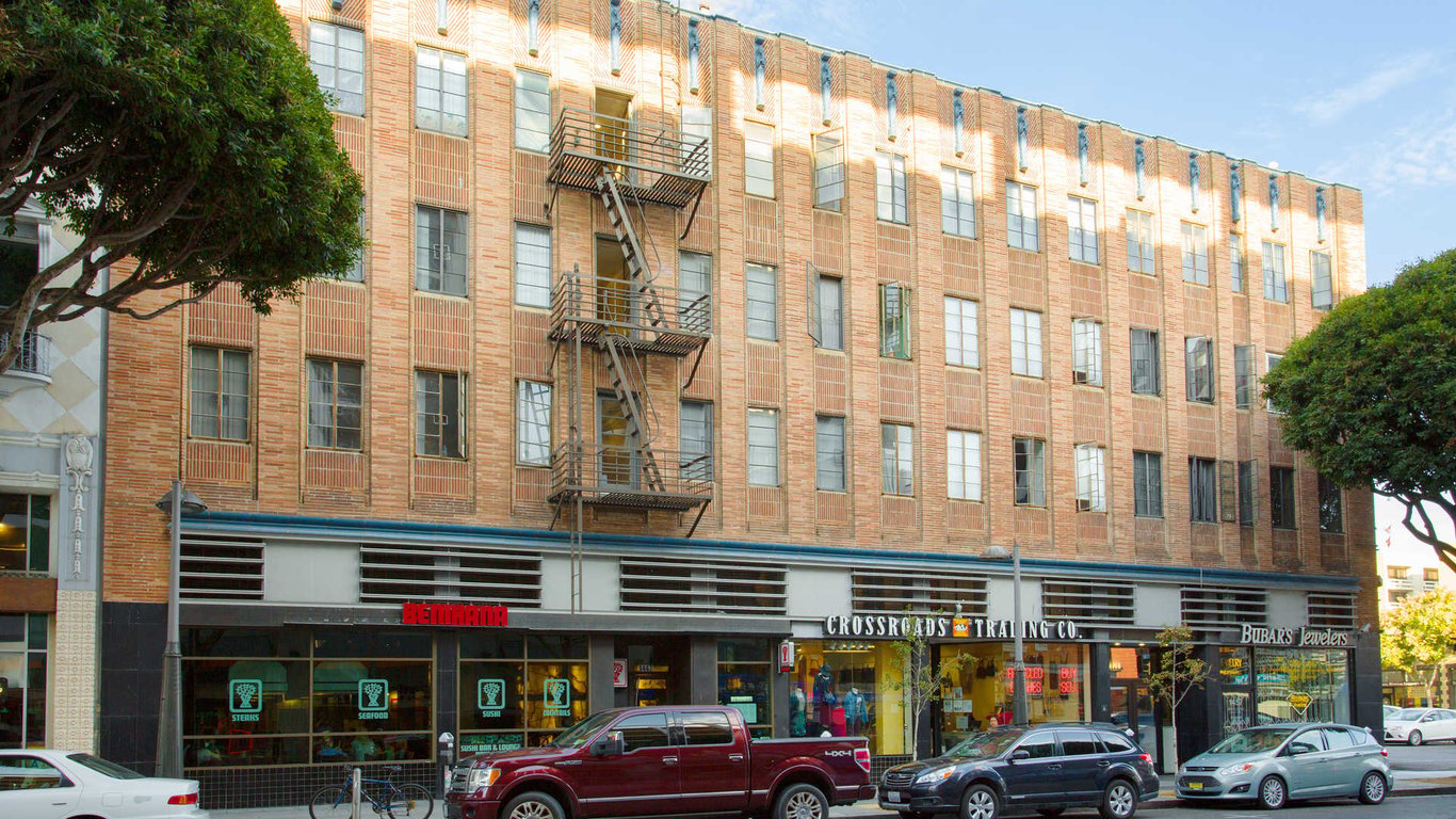 Vintage at 425 Broadway Apartments