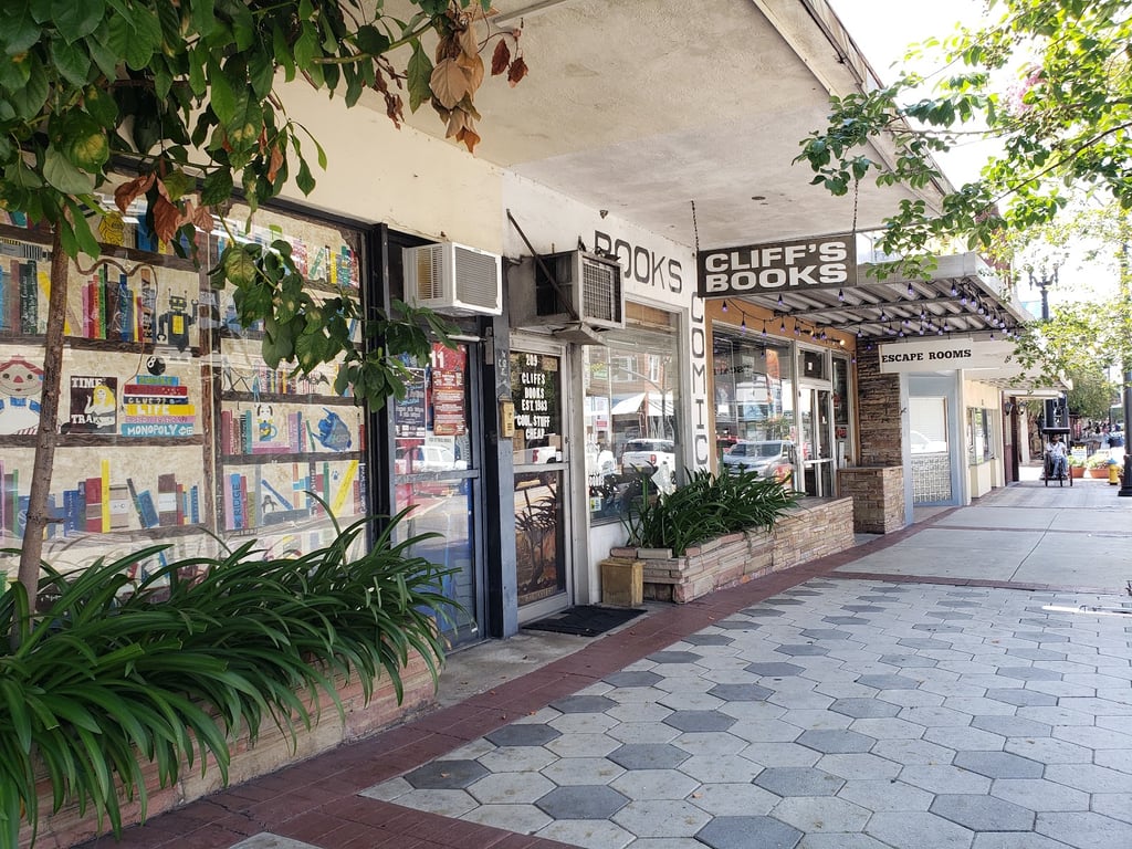 Cliff’s Books