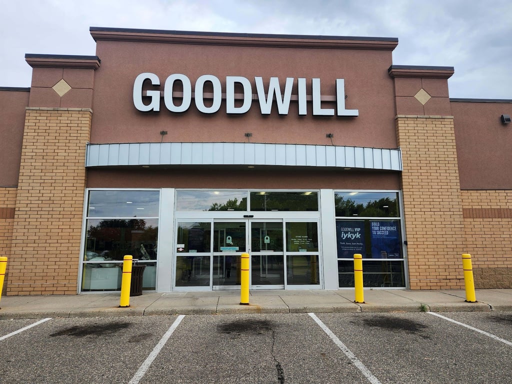 Goodwill – Roseville: County Road B