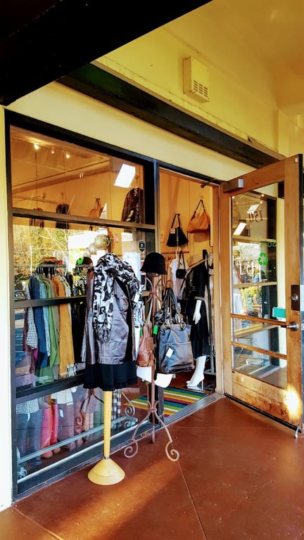 Sola Lucy Consignment