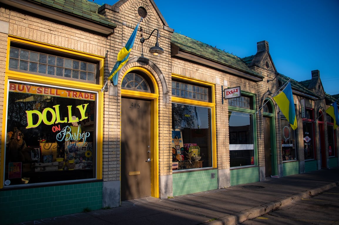 Photo of Dolly On Bishop