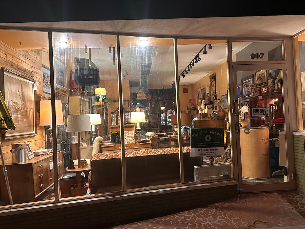 The Time Traveler’s – Vintage Furniture & Decor