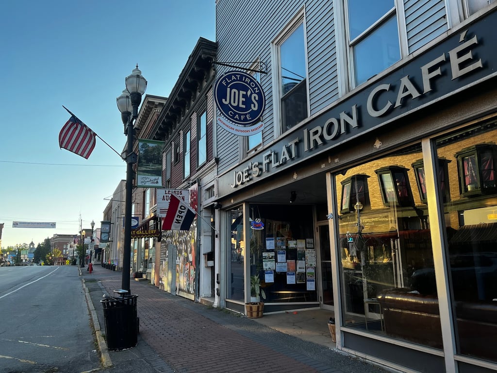 Joe’s Flat Iron Café