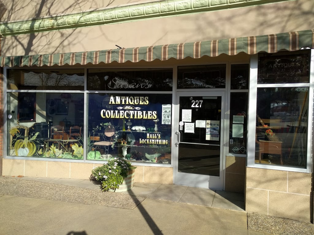 Susan’s Antiques & Collectibles