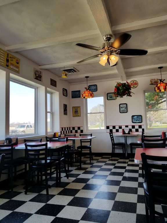 B’s Drive In