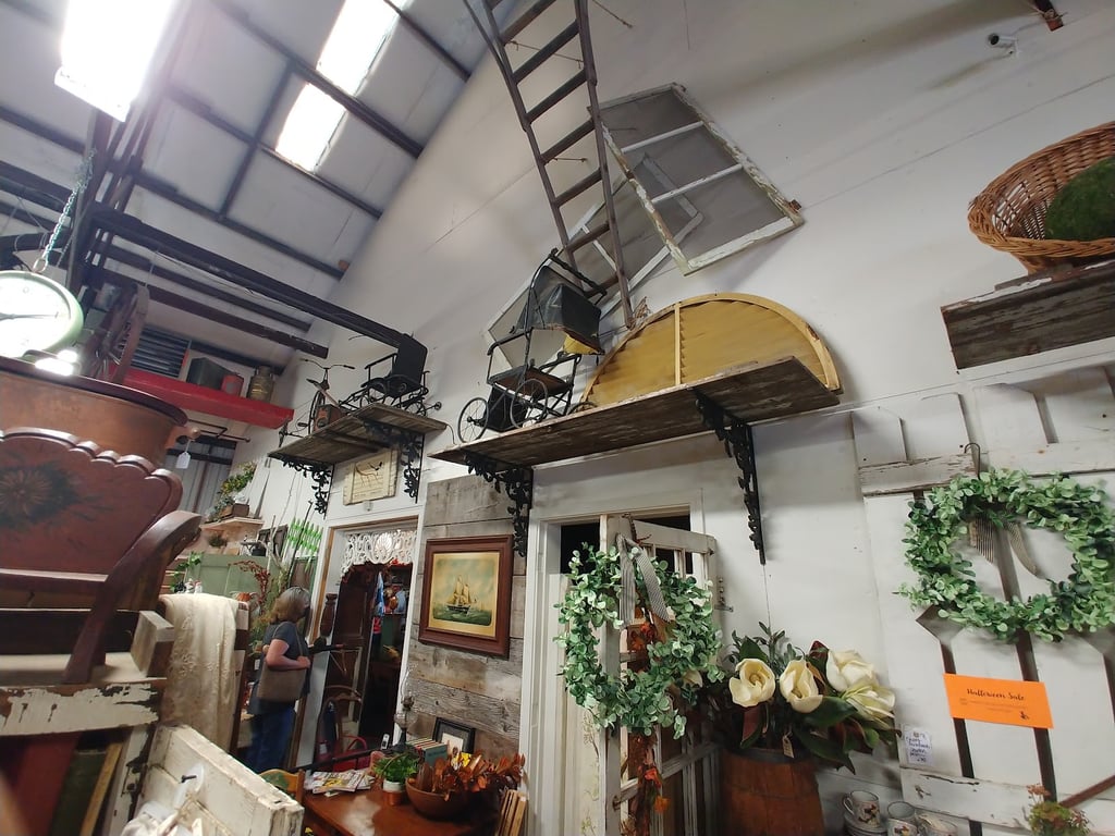 Magpie Antiques