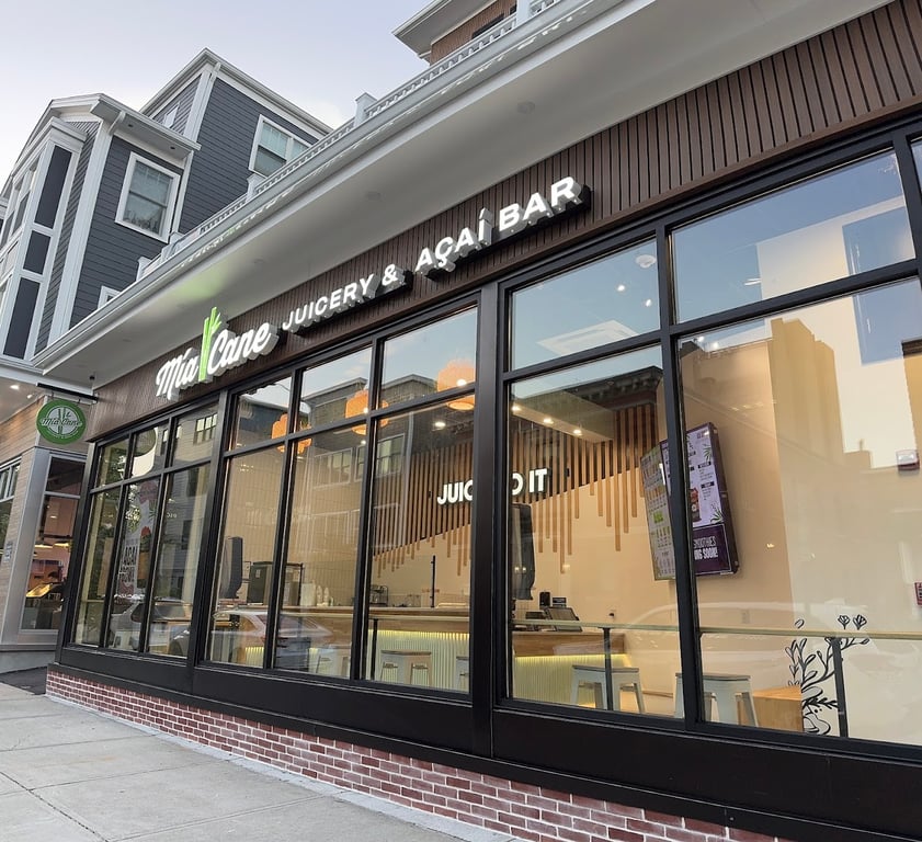 Mia Cane Juicery and Açaí Bar
