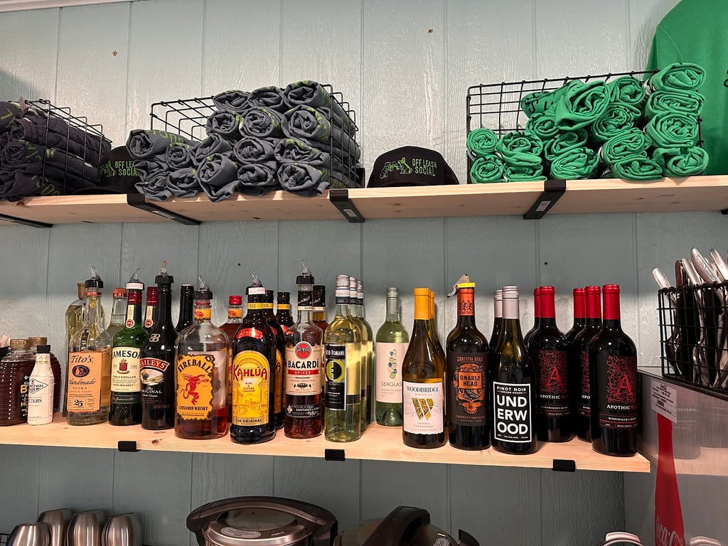 Off Leash Social – Eat. Drink. Pet Dogs