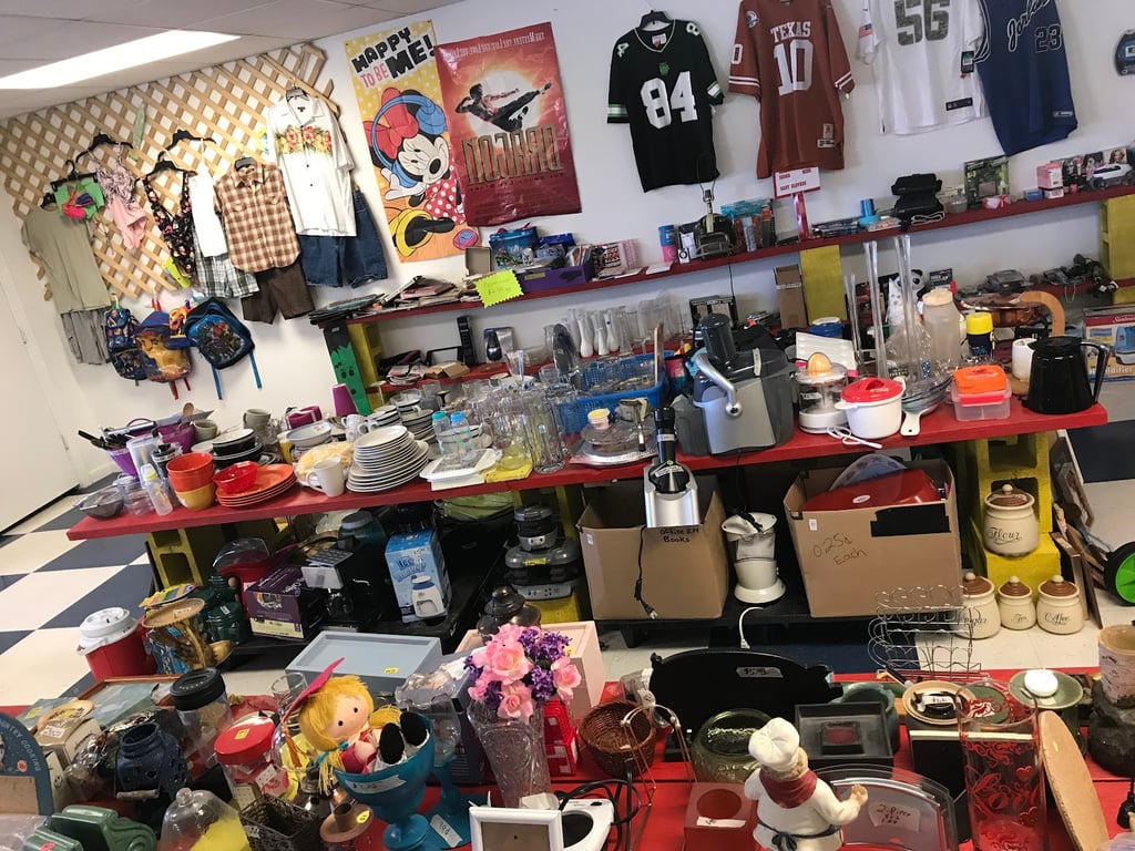 GARAGE SALE NOW