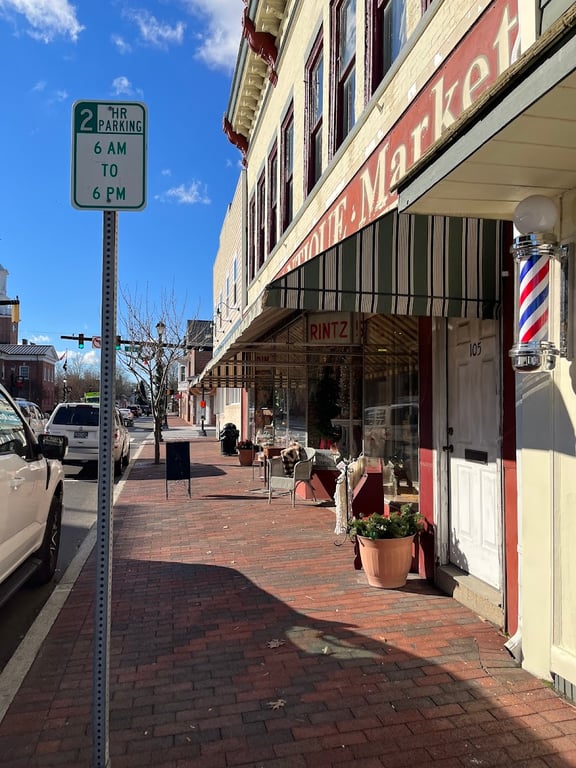 Photo of Georgetown Antiques Market