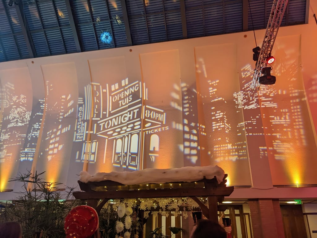 Lauritzen Gardens: Antique and Garden Show