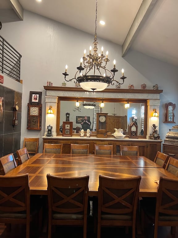 Photo of Thomson & Burrows Antiques