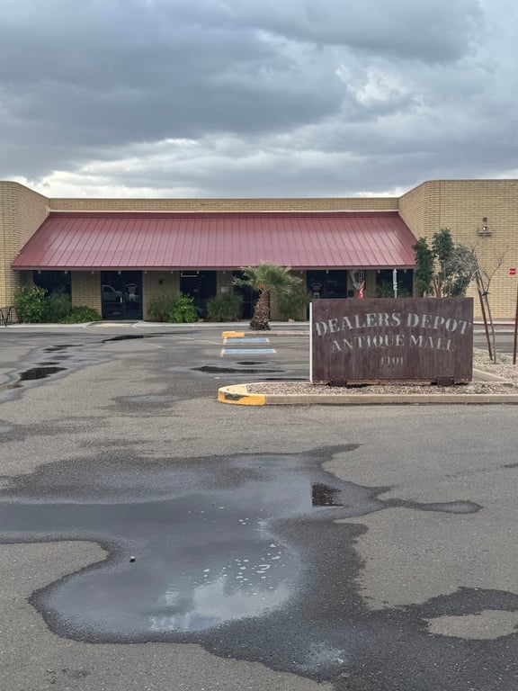 Photo of Dealers Depot Antique Mall Tempe, Vintage Stores, Vintage Clothes, Collectibles