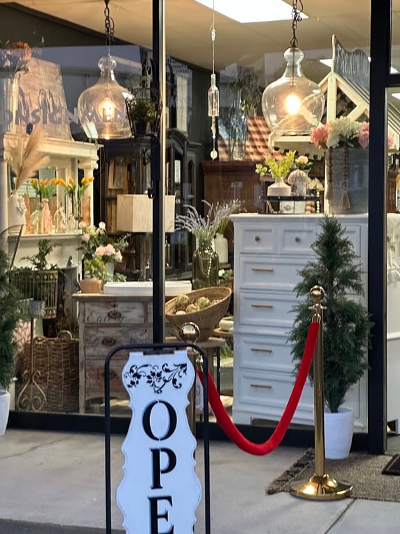Willow Tree Consignment & Home Decor Boutique