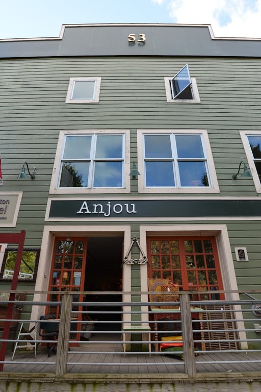 Anjou & the Little Pear Home