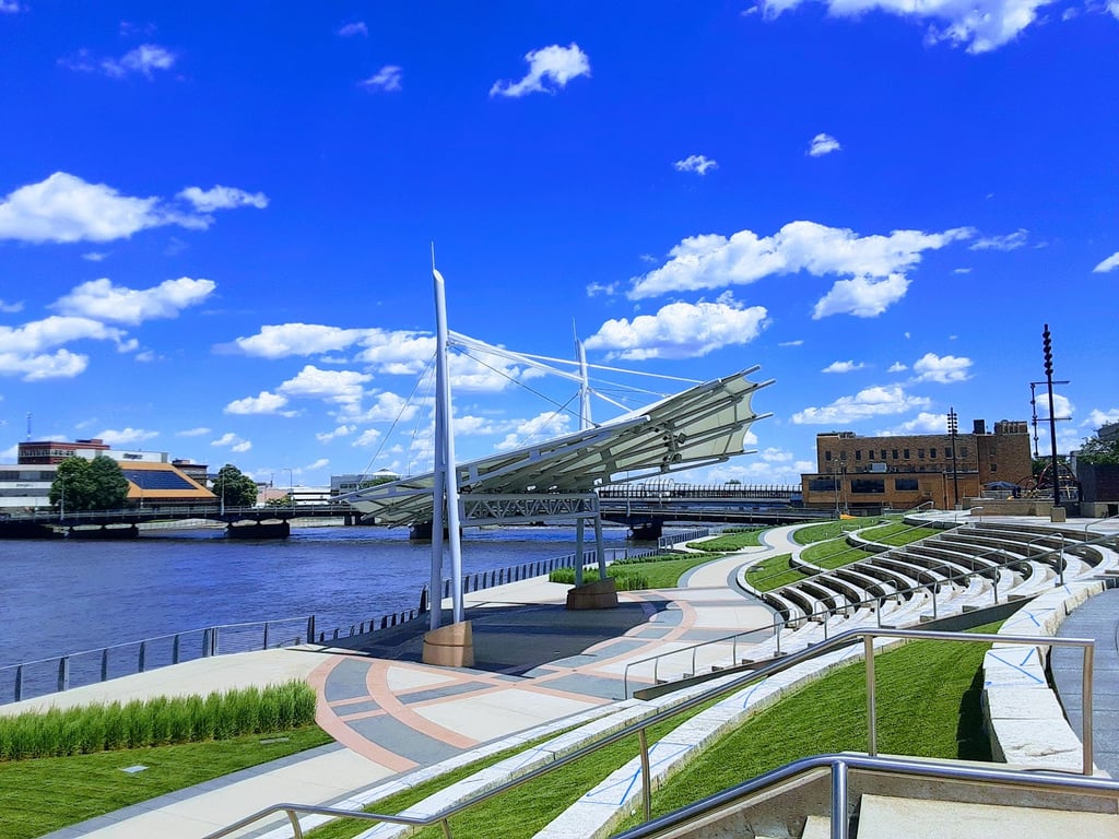 RiverLoop Amphitheatre & Expo Plaza