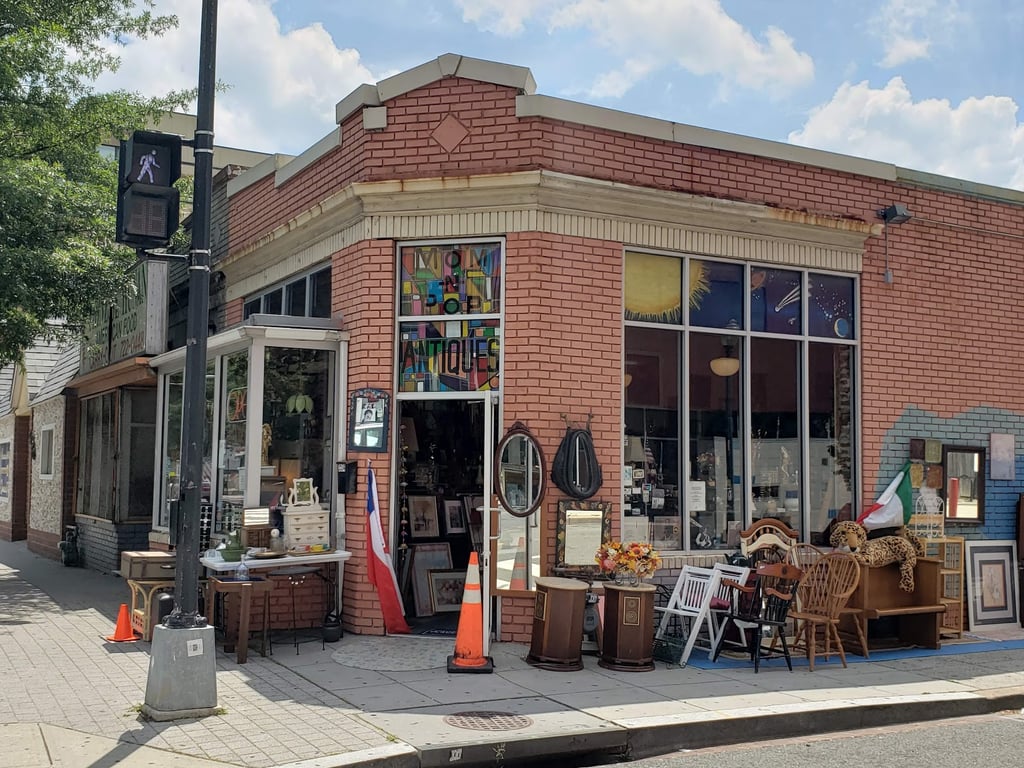 Mom N’ Pop Antiques