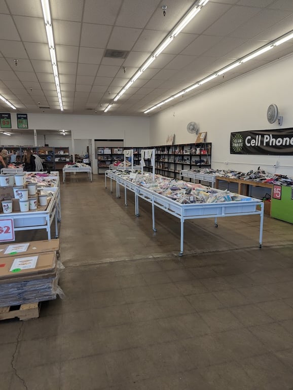 Club Thrift Springfield – Bin Store – Thrift Store