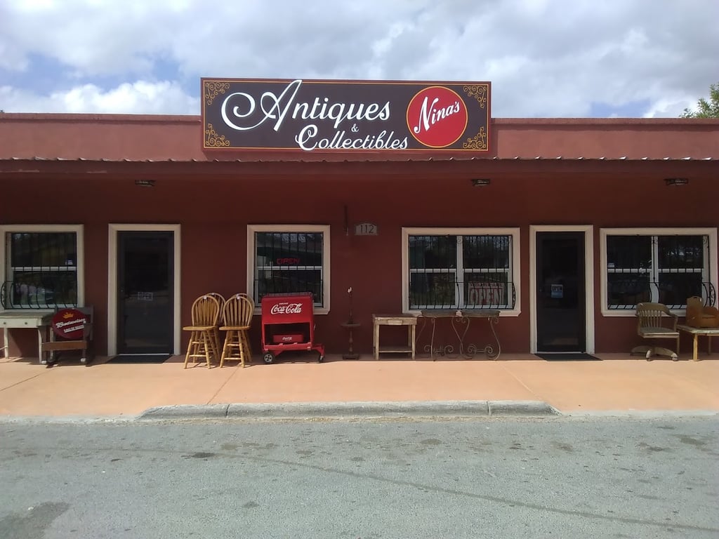 Nina’s Antiques and Collectibles