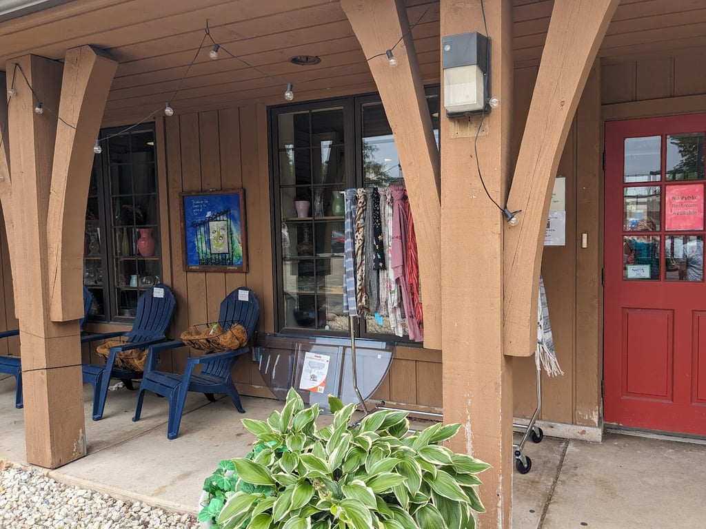 Gingham Tree Resale Shop