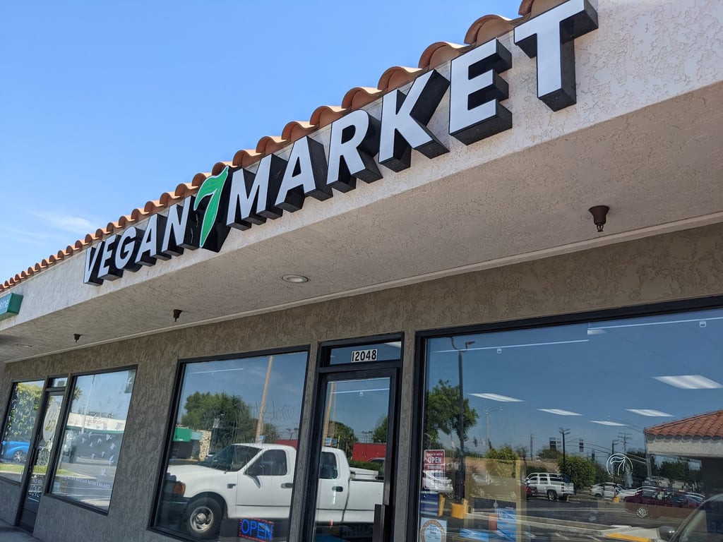 Urthly Vegan Market