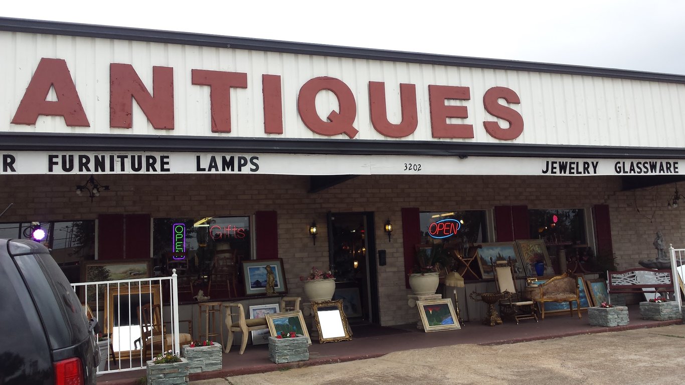 Antiques & Decor