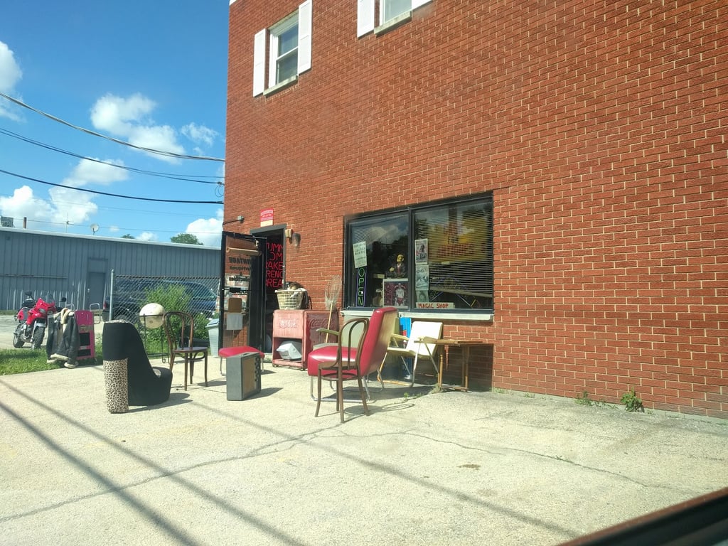 Scott’s Vintage & Antiques